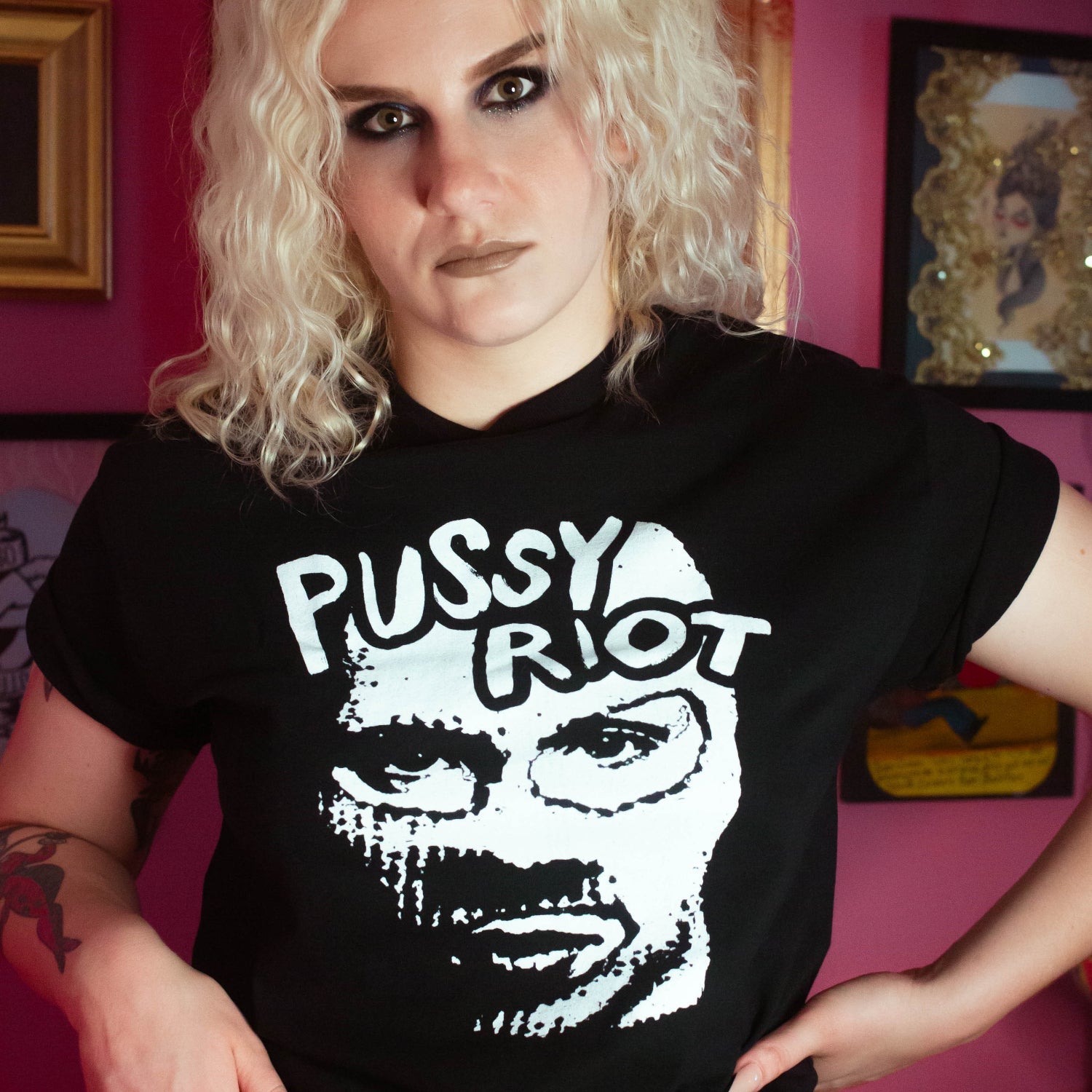 Pussy Riot жалаңаш суреттері